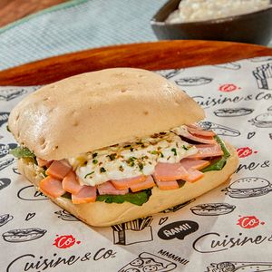Sandwich artesanal jamón de cerdo y stracciatella