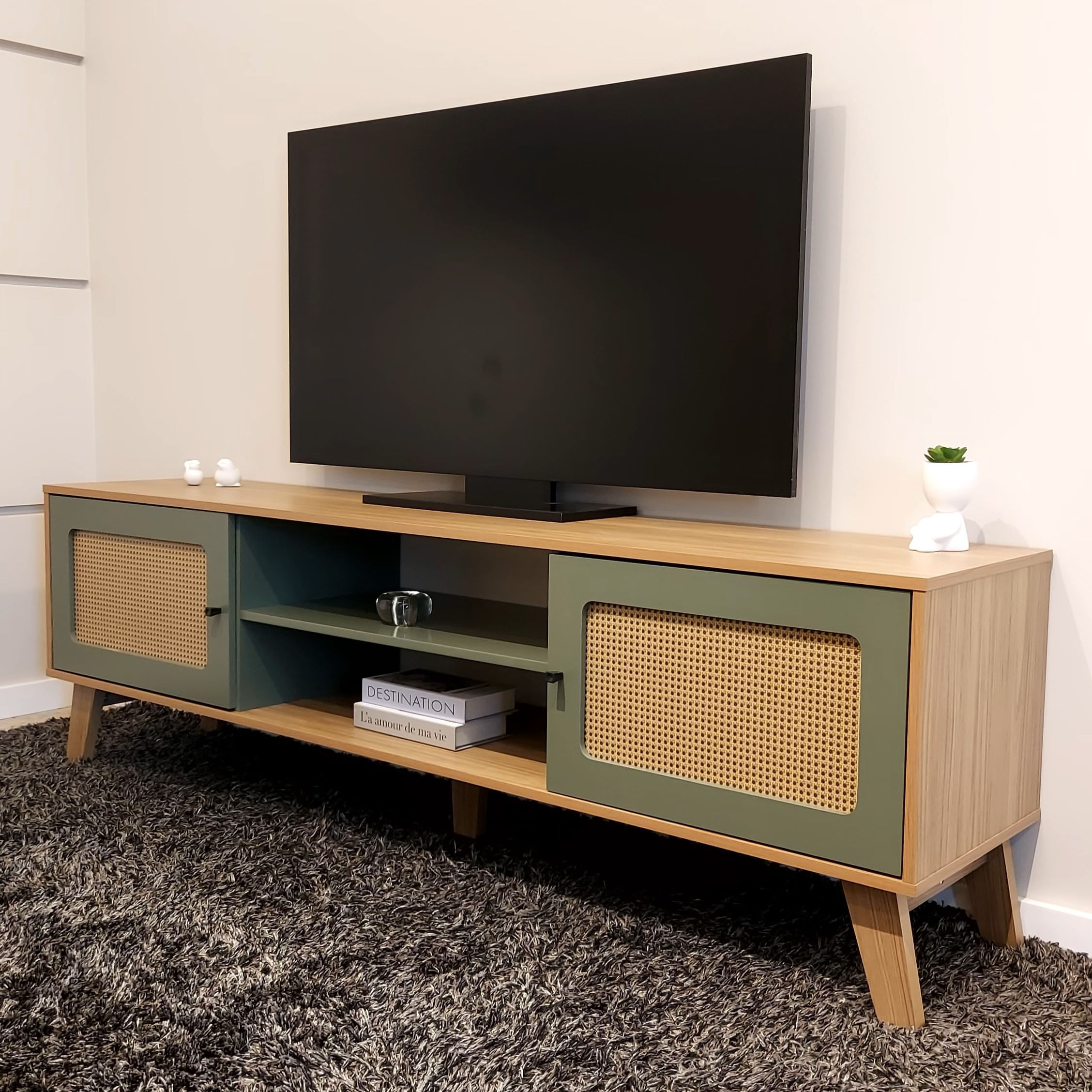Mueble TV 75" en Mdp Charlotte Roble y Menta